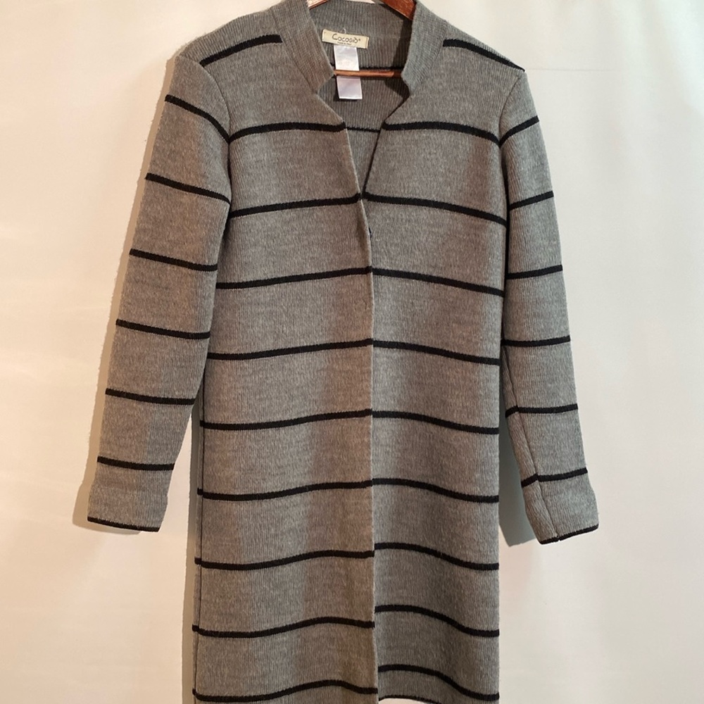 Cocogio’ - Italian long sleeve wool blend cardigan. Size S